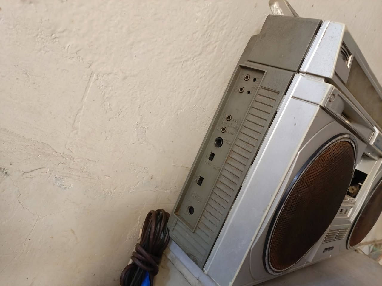 السلام عليكم..
مسجل راديو للبيع 
نوع سانيو صناعة اليابان أصلي
باتري وكهرباء مباشر..
الجهاز شغال كهرباء فقط..
كهرباء فقط .. كهرباء فقط 
أبيع بصفة أدوات 
الجهاز بحاله جيده كما هو موضح بالصور 
السعر ٢٥ ألف دينار 
للأتصال ٠٧٠٨٨٣٥٣٩٠


**إذا كنت صاحب هذا الإعلان وتريد حذفه لأي سبب، رجاءا أرسل رسالة إلى الدعم الفني**