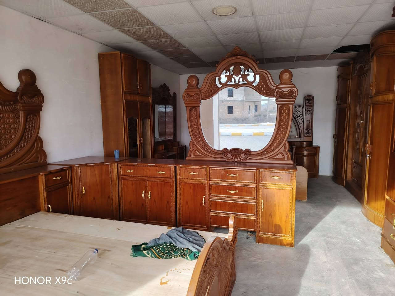 سلام عليكم يوجد غرف نوم عراقي نضافه حطاطه عراقي الاستفسار على هاذه الرقم ***********5
