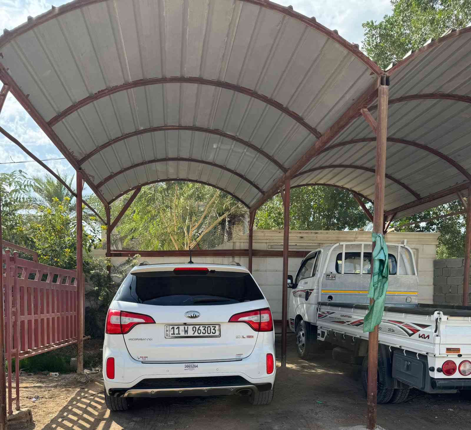 كيا سورنتو موديل 2014 
سبعه راكب ستة سلندر  امريكي داخله كلين بيها بارد شي قليل مع تكشير بدون حادث بدون اي تبديل فول موصفات 1/1 اعلى فئه بصمة تشغيل بانوراما و الكشنات كهربائي 

لون ابيض سياره جديده بمعنه الكلمه 

كشنات جلد 

كشنات تدفئه تبريد 

اضواء ترحيب عند الاقتراب بصمه ابواب مع ترحيب داخلي 
منافذ يو اس بي مع اوكس  بلوتوث سيدي

كامير خلفية 

نظام ايكو 

رقم بغداد إنكليزي 

بردات ابواب

صندوق كهرباء 

سبعه راكب ٣قطع تبريد 

ويل كب  لدات امامي. لدات خلفي 

حساسات خلفي تبريد بيانو شاير بالمري

مكاني بابل للتواصل صاحب السياره ***********
خاص ما اجاوب
