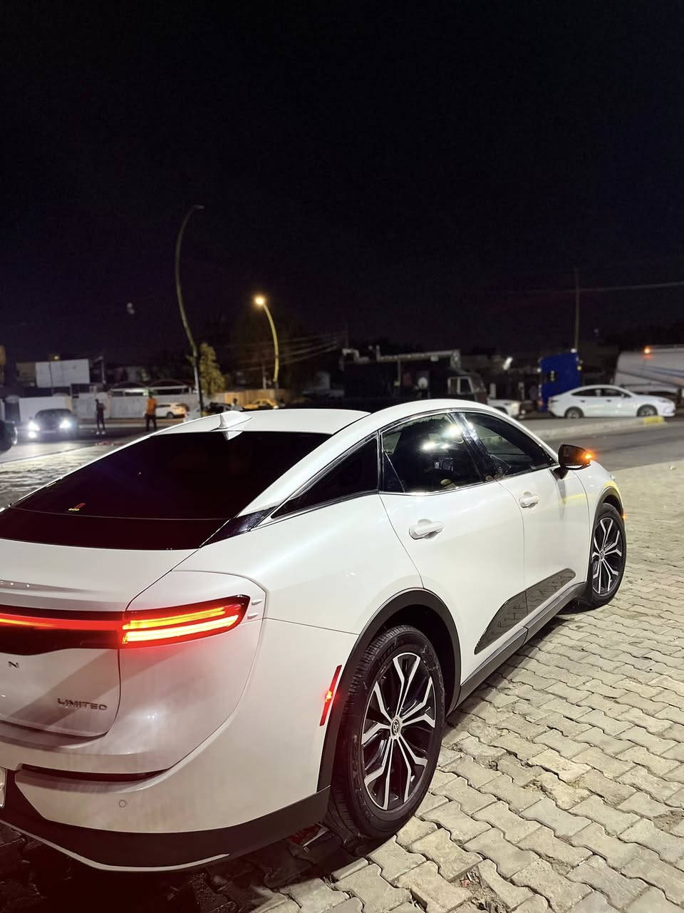 السلام عليكم كراون موديل 2023 وارد امريكي لمتدد فول مواصفات ؛

سقف بانوراما

ويل 21 لكزس

رادارات 360

رادار نقطة عمياء

مري شفط + قلاب

هيتر و تدفئة ( مري جانبية ،جامة امامية ،كشنات امامي و خلفي، جامة خلفية ، ستيرن)

مراية وسطية معتمة

توقف ذكي (للمشاة ، سيارات ، للبارك )

قيادة ذاتية ، تثبيت مسار 

شاحن لاسلكي

داخلهه جلد ماروني 

مقاعد كهربائية 

خزن مقاعد

تبريد تدفئة مقاعد امامية

بصمات ذكية 4 ابواب

اضاءة ترحيب و اشارات كراون بالارض 

شاشة لكزس 12 انج

نظام تتبع عين السائق ( التنبيه في حالات النوم و عدم الانتباه) 

نظام اطفاء ذكي في حال نسيتها مشتغلة

سماعات jpl

زجاج معتم للشمس

دفع كلي للعجلات في المنعطفات و الاوفرود

عزل ابواب تام من كل الجهات

8 عدسات LED امامية

ابل كاربلاي

تبريد امامي منفصل

تبريد خلفي منفصل

سياره حادثها بنيد و جاملغ وباب توحيد لون فقط سياره شركه جديده بمعنى الكلمه بالعافيه على ياخذها  مكاني بغداد القاهره *********** سعر255 وبيها مجال
