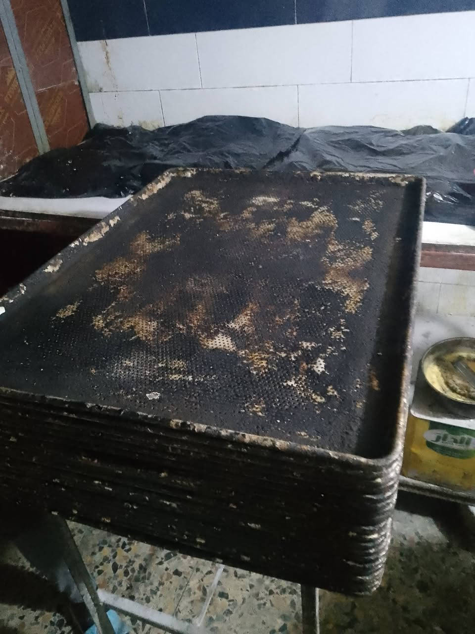 فرن للبيع شغال على الفحص سعر 11 ورقه الصواني 25وحده على 10قفل بدون عمله والعربايل 2 قفل 120ثنينهن بدون معامله رجآ بغداد الصابيات قرب جسر الدوار ***********
