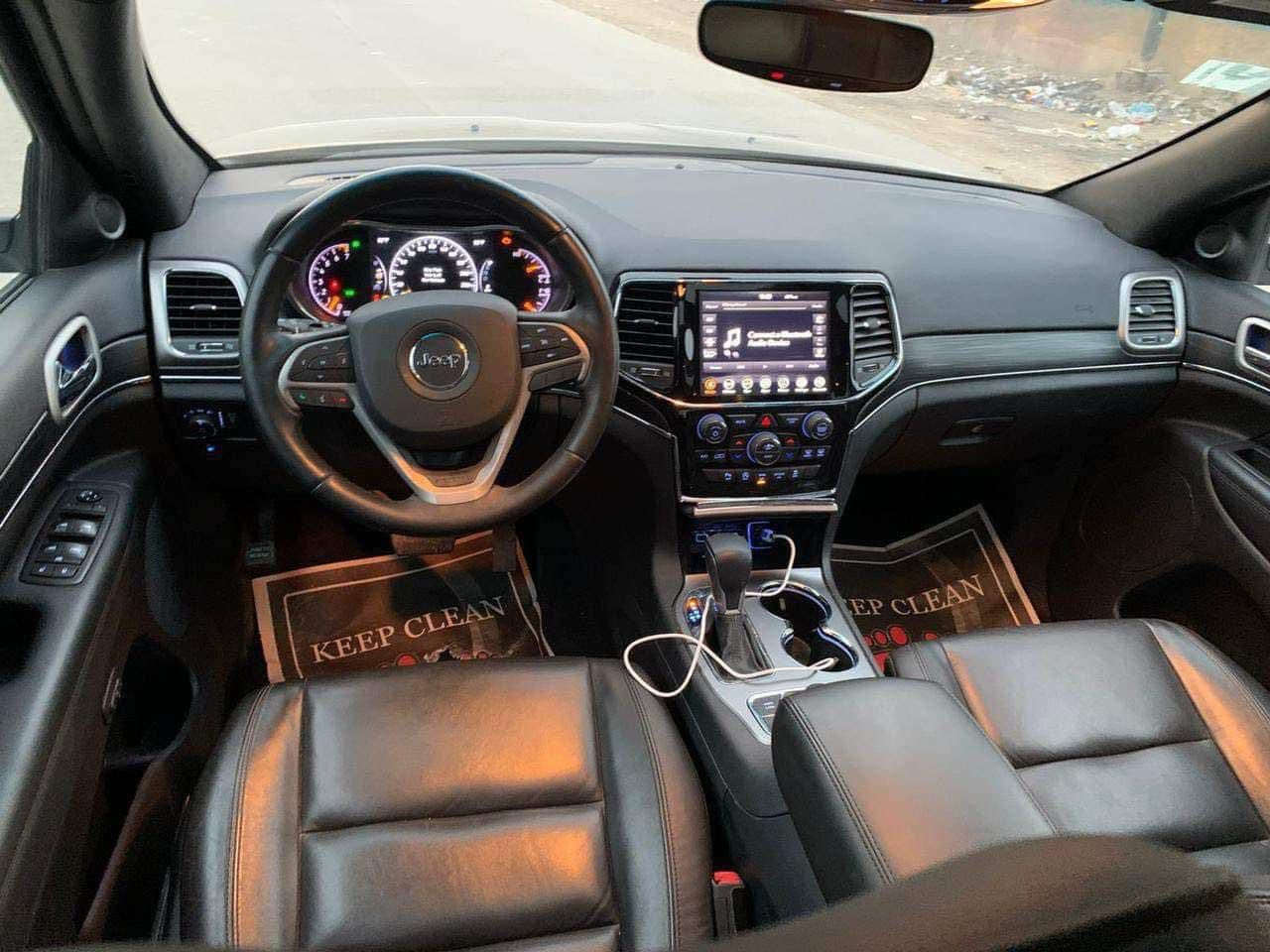 للبيع جيب 2020 فول1/1 رقم بغداد بسمي ماشيه 47 
السعر 235 العنوان بغداد ***********
الي يطلب صور لحادث يراسلني واتساب
