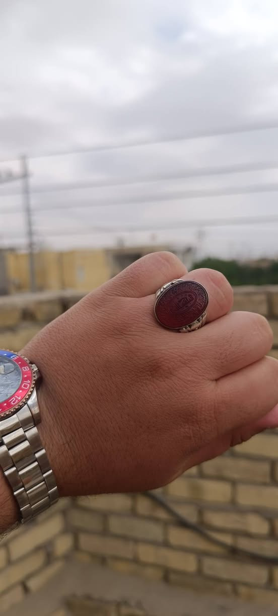 اللهم صل على محمد وال محمد 🌹
خاتم من الفضة  متوج بحجر عقيق يماني الاحمر ⭕
مخطوط  ⭕
روعة من جمال صياغة يدوية تحفة ⭕ 
 للبيع ⭕
يوجد توصيل جميع محافظات العراق ⭕
واتساب ***********⭕
