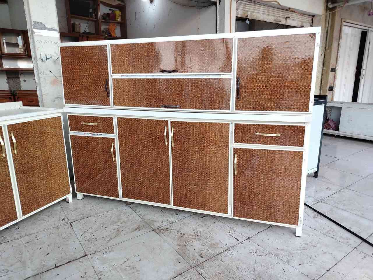 للبيع كونتر ارضى ملحق مترين نضيف سنك متر نص كرانيت اصلي سعر ٢٧٠ بي مجال *********** اسيا *********** مكان موصل
