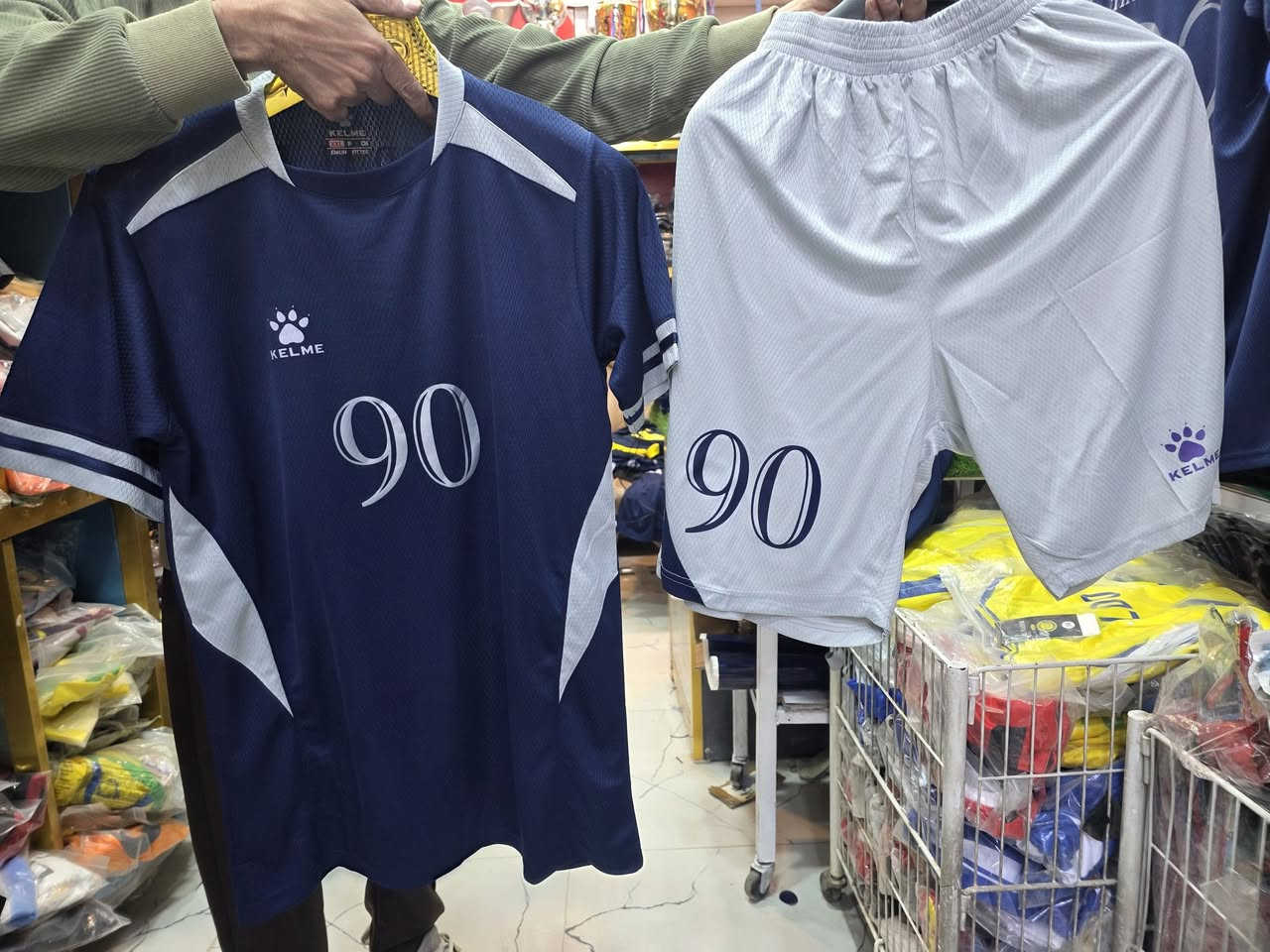 تم تجهيز فريق شباب الكوت لجنه ازبير الخير طباعه رقم واسم
***********
