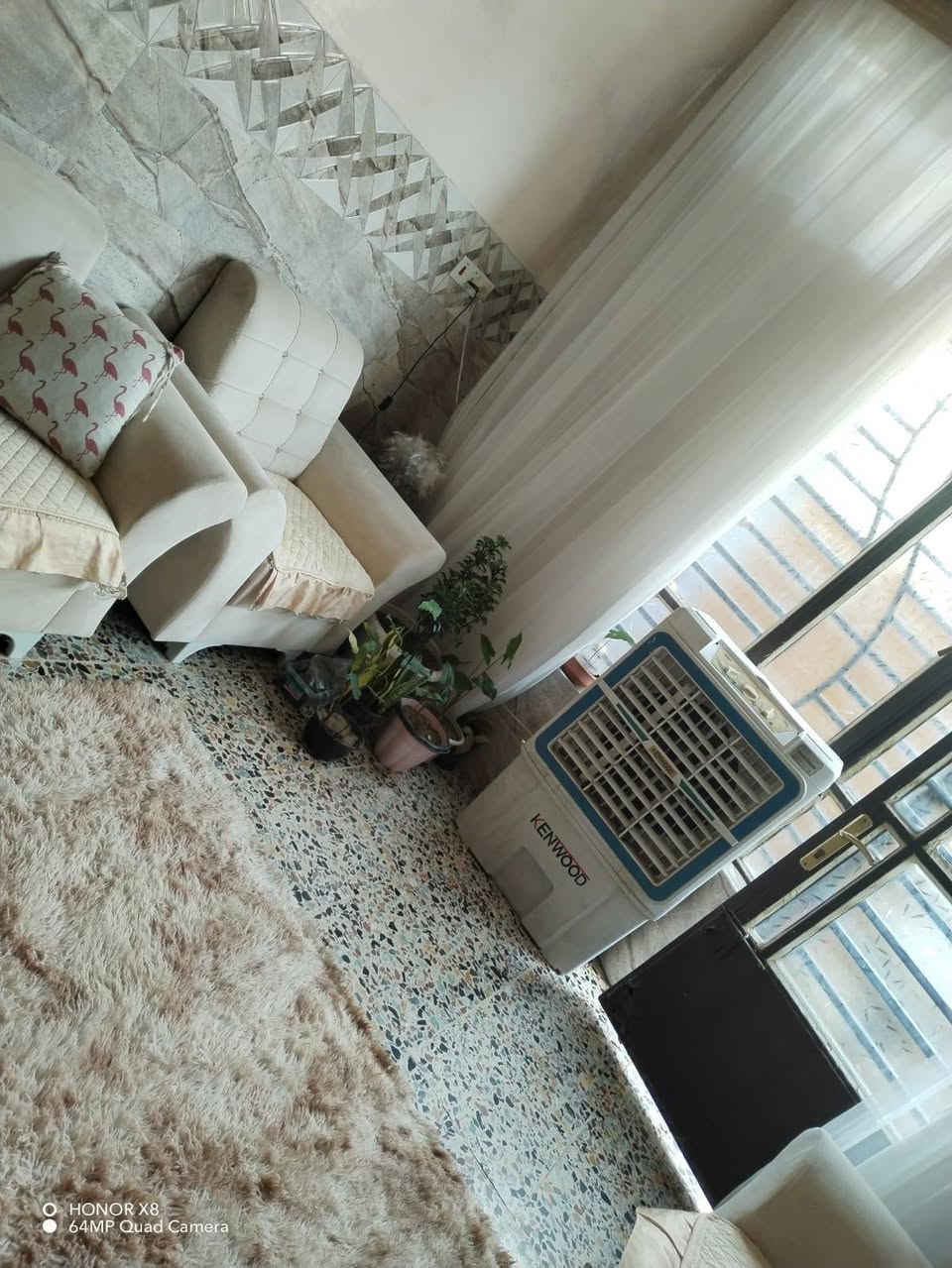 للبيع بيت  بالشعلة قطاع السابع مساحة 100 متر واجهة ٧ و٧٥ سم والنزال ١٤و نص تقريبا متر تقريبًا موقع ممتاز بالشارع الغربي داخل شارع اسواق
 علي نافورة البيت عالي عن الشارع طابق واحد مقرنص جديد مجاري جديدة محولتين كهرباء بالفرع يتكون من طرمة استقبال صالة مطبخ غرفة نوم منور حمام مشترك داخل المنور وتواليت خارجي السعر 110 قابل للتفاوض
***********
