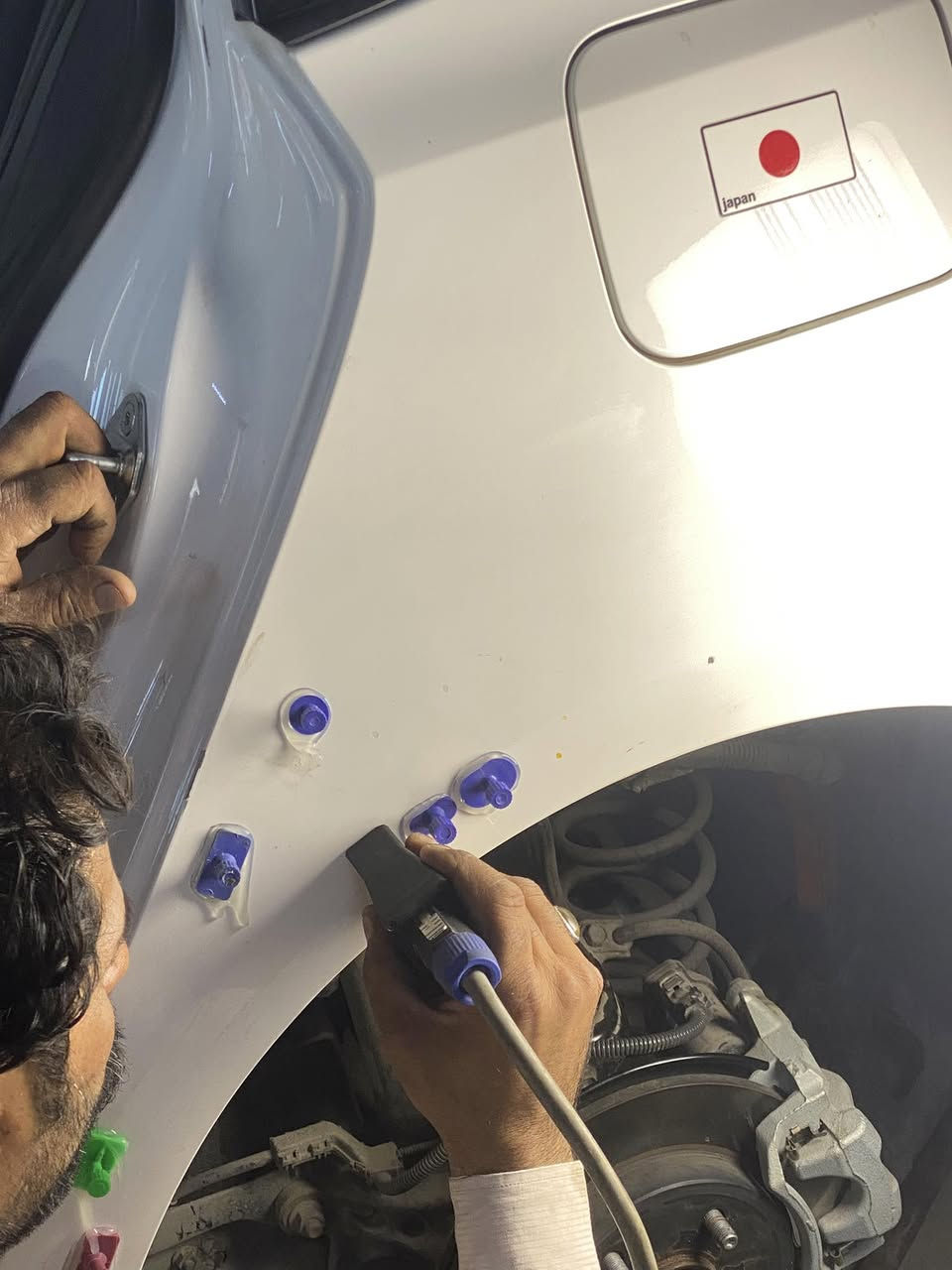 السلام عليكم كورلا هايبرد شكل الخليجي  موديل 24 ماشية(9) الف فول عدا الفتحة بيها شبر بارد هلال جاملغ خلفي فقط  الباقي كفالة عامة السيارة رقم بغداد ب اسمي السعر 147  الاستفسار  ***********
