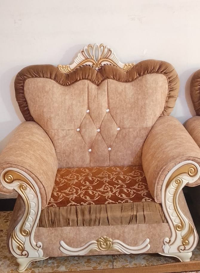 السلام عليكم
تخم للبيع 10 مقاعد مستعمل قليل سعره 500 الف 

والطبلات صاج اصلي عددهن 4  و وحدة كبيرة سعرهن 80 الف

والتخم مع  تلبيستة وسفنج التخم جديد مستعمل فترة قليلة 
للاستفسار 
***********
