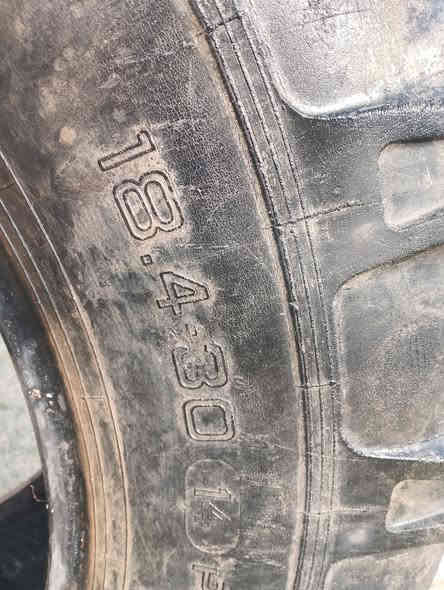 تاير 18/30 للبيع مكفول  من الضربه  الاستفسار الا تصال ***********
