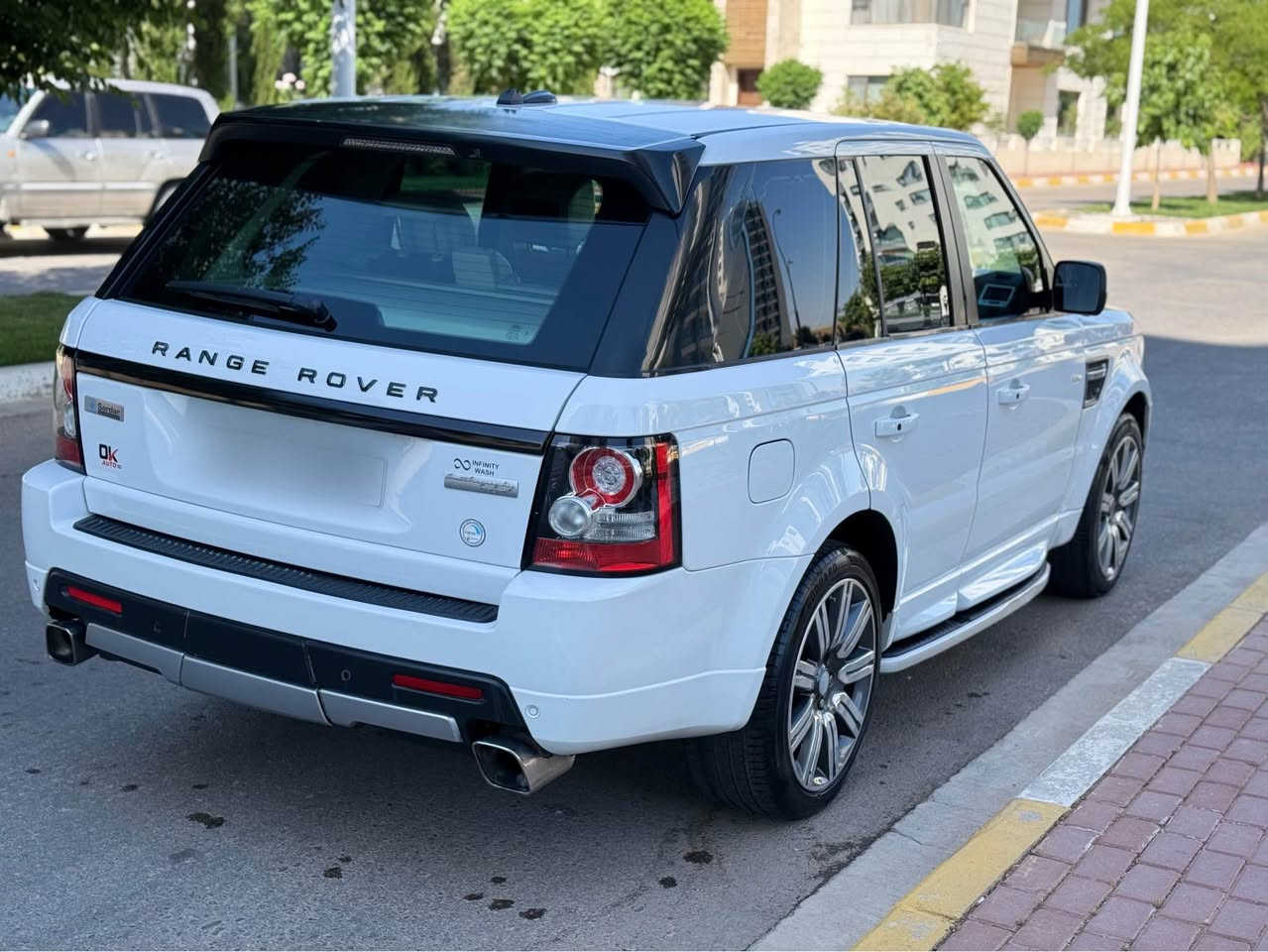 Range Rover sport
مواسەفات Autobiography واتا فول فول قەپات
مۆدیل ٢٠١٣ شەریکە سەردار زەمان
٢ په‌ڵه‌ كارتی هه‌یه‌ 
١٧٥ هەزار رۆشتوه‌ 
٥ مۆدی لێ خورین 
٥ بەسمە 
رادار کامیرا ٣٦٠ حاسە هەر چوار دەوری
دەبڵ بەرز و نزم هەمووی بەشەرت
کەلە شاشە کۆنترۆل ئایپاد سیستەم سەماعەی harman kardon
گێر تۆماتیک عادی سپۆرت گێر شەفت 
سلایت ئاوێنە شەفت لید 
 ناو كرێمی و ره‌ش  کوشن خەزن میمۆری هیتەر کارەبای 
سوكان ڤۆلیۆم تحدید سرعە خەزن کارەبای 
تاخم تایە و ویلی لۆکە سپێری لۆکە 
سەیارەکە مواسەفاتی لە ژمار نایە
بەرد و کاتم و هەموی بەشەرت  
دەعامی بۆ دەعامی هیچ شتێک مەپرسە سەیارەکە وەک سفر وایە گێر و مەکینە و کارەبایەتی هەمو گیانی  مەزبوتە و بەشەرت 
رەقەم و سەنەوی تازه‌یه‌  ژینگە و رێگاو بانی دراوە 
نرخی ١٥٥ وەرەقەیە و مەجالی تیایه‌  
ناونیشان سلیمانی 
*********** السليمانية, العراق
