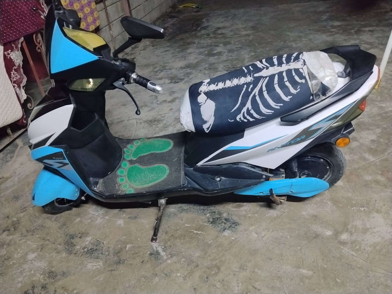 سلام عليكم
مطور شحن رابتر 3كير نظام رجوع للخلف 
5 بطاريات على فحص 
350الف وبي مجال حك جاي 
مكاني حبانية 
متواجد واتساب***********
