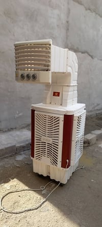 مبردة مشتغله أقل من موسم السعر 250 /07809695698