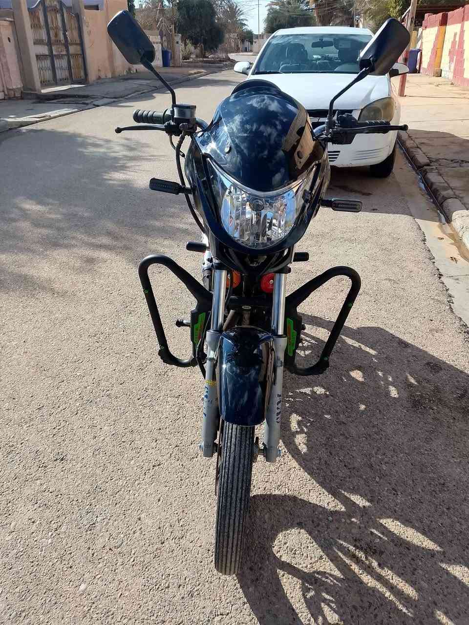 موطور لبيع سايم  موديل17 كهربايات كله شغاله نضافه تنشاف بل عين سعر 875 وبيه مجال لطيبين مكاني لعبيدي  ***********
