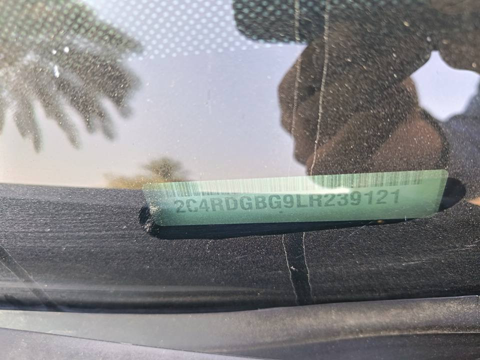 السلام عليكم 
دوج كرفان موديل 2020 سيارة جديدة خير من الله مكينة كير ميكانيك كفاله
 بدون ايرباك السيارة داخلة بدون حادث صار بالعراق بيها حادث تخريب بيها تبديل 3 قطع نفس اللون بابين وجاملغ وصبغ جاملغات خلفية وباب سايق  والسلايت صفحة السايق حادث خارجي بدون اي دراخل
 كله تشخيط ماشية 44 الف
 برمجة مصطفى ايگل الظهر حماوة جوه النص خير من الله
مواصفات عادية بيبان ميكانيك شاشه تحكمات
تبريد 3 قطع تشغيل عن بعد كامره خلفية سيارة مال بيت بانزين محسن مشامه بانزين عادي دهن اصلي السياره داخليتها وميكانيكيتها كلها عالشركة جديدة وتعمير احلى من الشركة الصبغ سيارة مال جناي
 او تفيد اصحاب الخطوط
رقمها اربيل
 تحويل وكالة مظمون
 السعر ١٦٥ ورقة مجال او مراوس حسب القناعه 
 مكان السيارة بغداد حي الاعلام*********** بغداد, العراق
