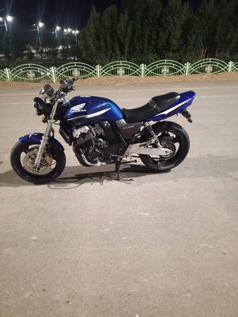 السلام عليكم دراجه هوندا سيبي فور جيل ثاني مكفولة نعومه فول شلعه معدل فول شرط كابريتر ما مفتوحه كلها شغاله نطول للطول دراجه احلى من الصوره الله شاهد شراي يتصل على الرقم*********** اني خادم مكان على الشرقي/سعر مليونين عمارة, ميسان
