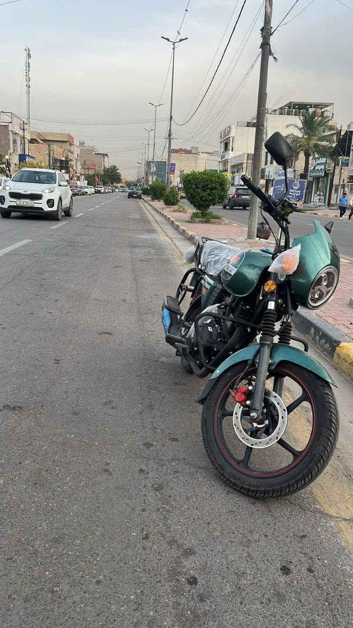 السلام عليكم 
دراجة دايوان كلاسك زيرو للبيع رقم اربيل بعدها ممحولة يعني تتحول مباشرة من المعرض باسمك 
ماشية 400 كيلو فقط يعني مماشية 
السعر 2,400,000 العنوان بغداد الشعب السريدات ***********
