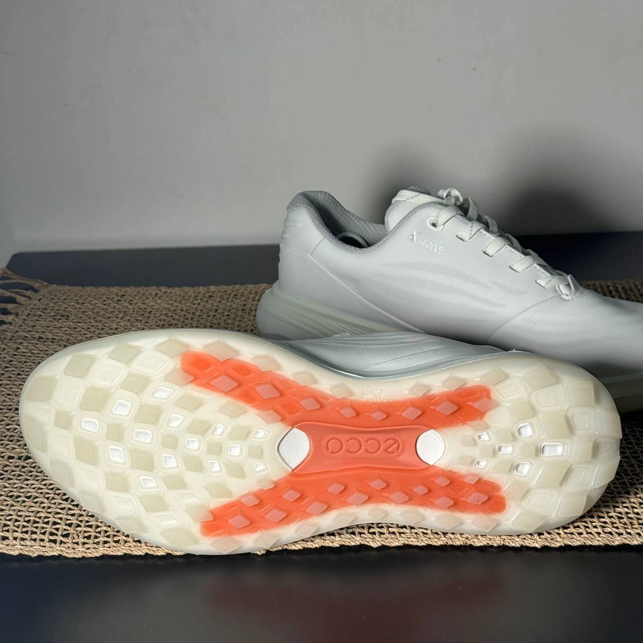 Original Ecco Golf Lt1 Hybrid shoes. New with out box.
One pair 39. Delivery is available. بغداد, العراق


**إذا كنت صاحب هذا الإعلان وتريد حذفه لأي سبب، رجاءا أرسل رسالة إلى الدعم الفني**