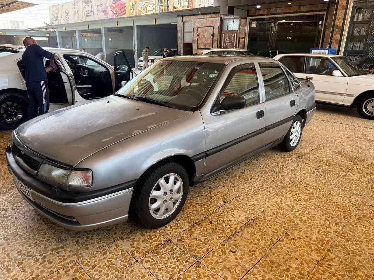 السلام عليكم اوبل فيكترا موديل 94 رقم سليمانيه شراي يخابر *********** السعر 43 بيها مجال بسيط
