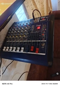 جهاز مكسر +سماعات w12اثنين للبيع شرط الشغل ونضاف 07837234252