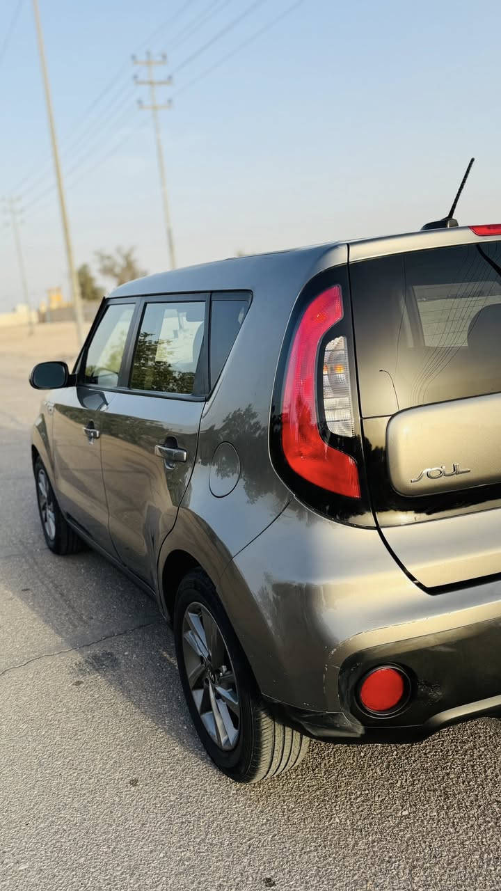 كيه صول مديل 2017 وارد امريكي
مكينه 1600 GDl
بيه صبغ 3قطع والباقي كفاله 
ماشيه 61الف 
رقم اربيل بسمي سنويه لغايه 2030
المواصفات 
تحكم ستيرن 
قفل سرعه 
كامره دوار 
شاشه 
السعر (118$)
***********
البصره
