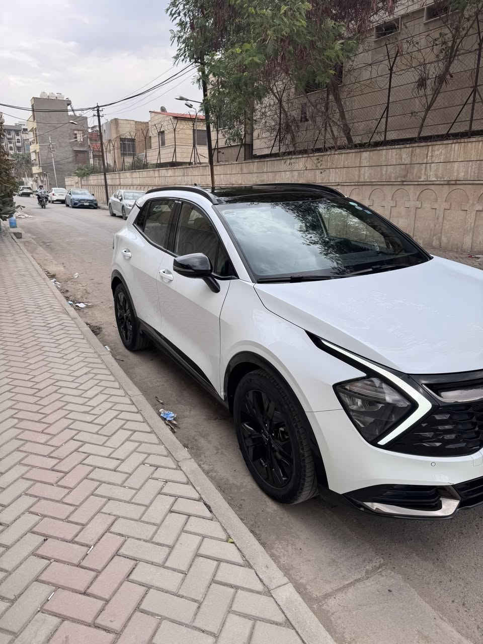 السلام عليكم
سبورتج موديل ٢٠٢٤ وكالة 
مكفولة من الحادث
فول مواصفات بلاك 
لون ابيض 
ماشية ٢١ الف السيارة على وضع الشركة
مكاني 
بغداد كرادة داخل 
***********
