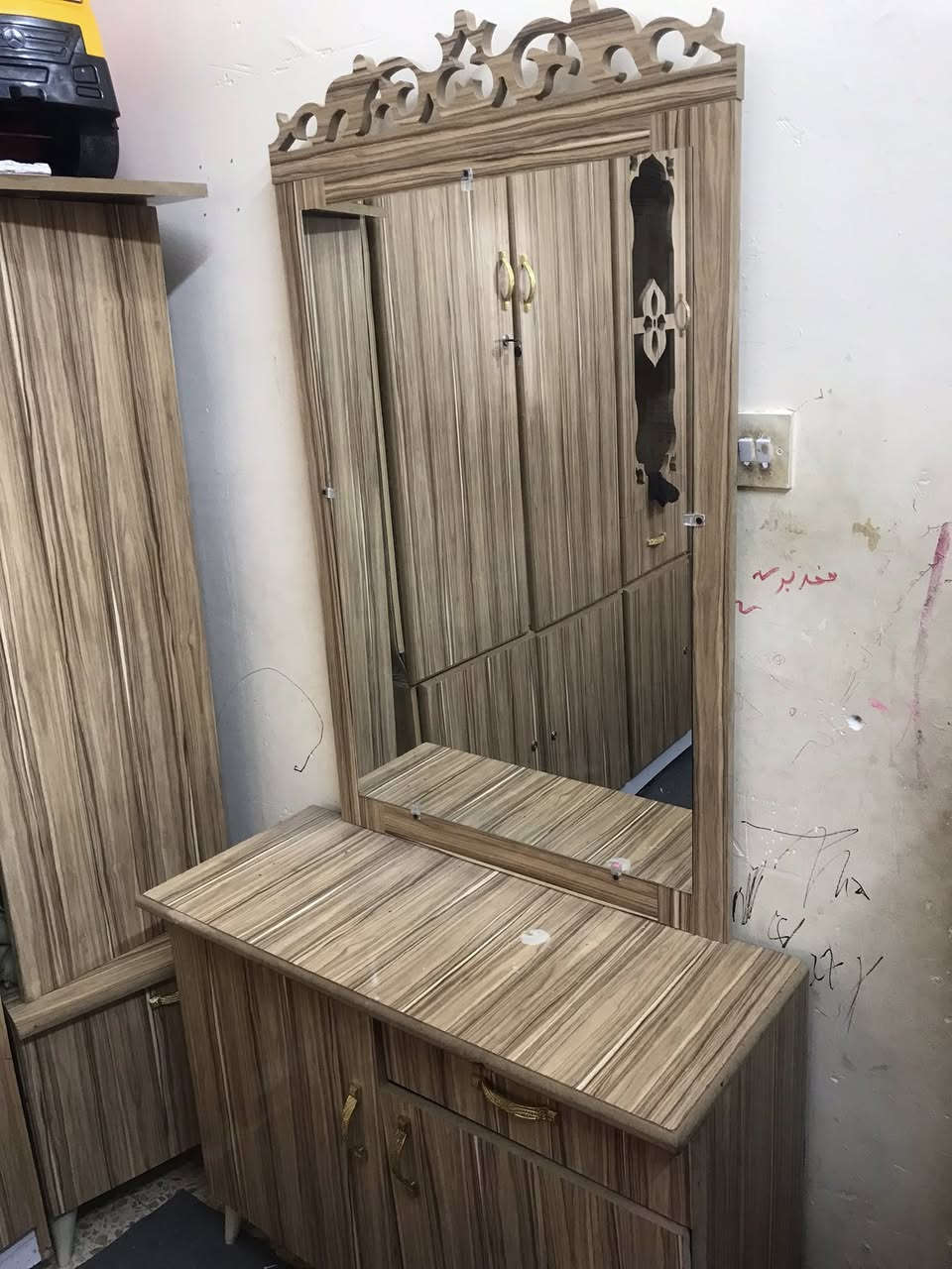 السلام عليكم غرفه نوم للبيع مستعمله نضيفه كنتور 5بوب طابقين سعرها300وبيها مجال مكاني كركوك رقم***********
