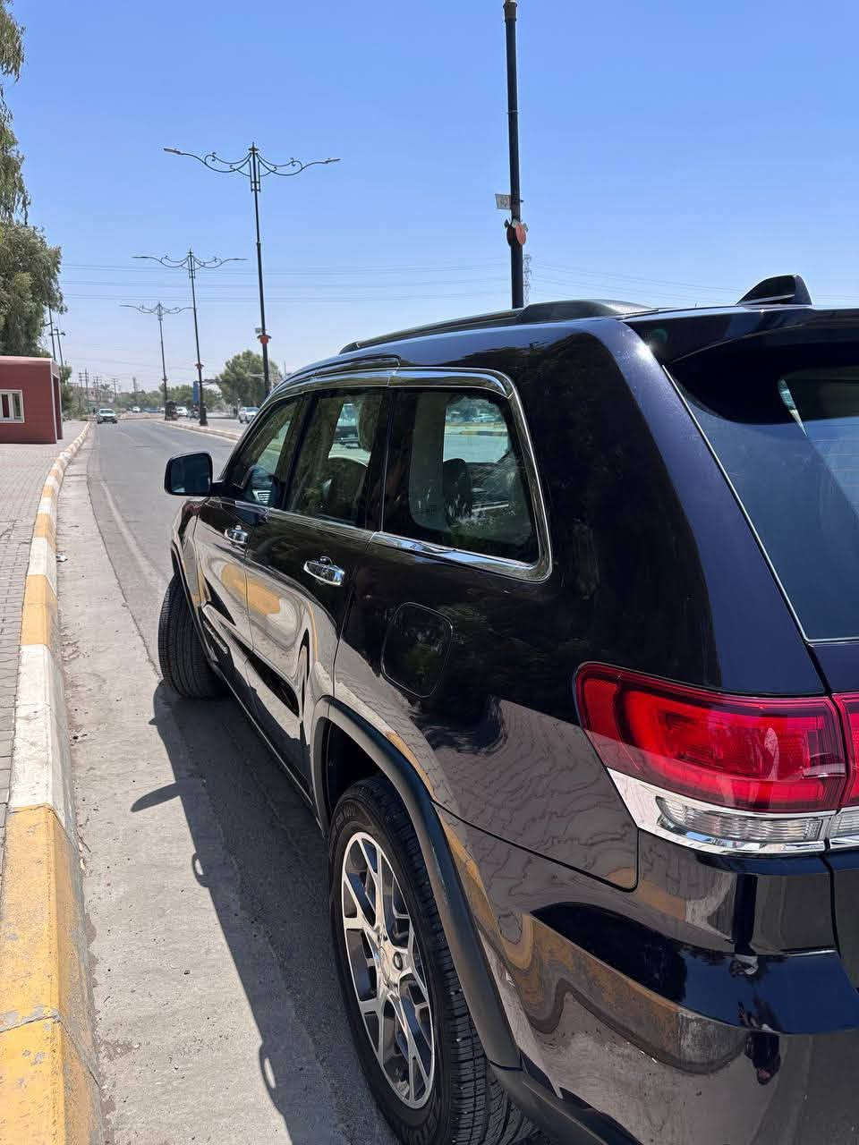 السلام عليكم 
جيب كراند شيروكي 20 خليجي 
وكالة ليث العبيدي 
فول مواصفات لميتد معروفه يعني 
الاستفسار 

***********
