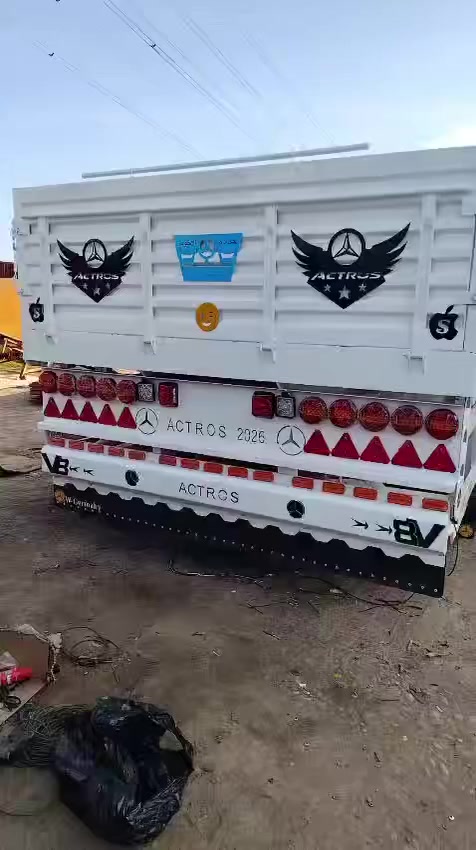 سلام عليكم
للبيع عربانه حداديه 5 محاور 
شاصي 16 
دنكير 14 
جتف 7 
عمل جرف نداف 
عربانه بعده زيرو 
شرط ترقيم 
تخم تاير جديد 🛞🛞🛞🛞🛞
الهاتف ***********
