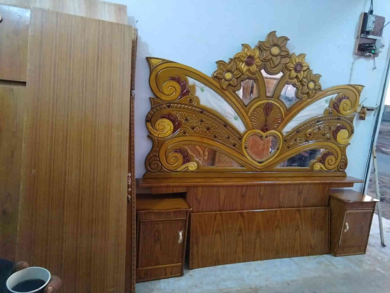 السلام عليكم غرفه كامله شغل درجه ثانيه ام الست بيبان نظيفه 90% نظافتها غرفه جاهزه وكامله اي نقص ما بيها موديل حديث السعر 550 الشامل والتوصيل مجاني داخل النجف *********** واتساب موجود
