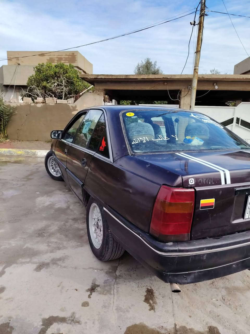 ## 🚗 للبيع: أوبل أوميغا (Opel Omega) موديل 1990

**المواصفات والتفاصيل:**

 * **الموديل:** 1990

 * **الرقم:** صلاح الدين

 * **الوضع القانوني (الأوراق):** واصلة للهزة، المعاملة حالياً واقفة. (أنا أوديك لصاحب السيارة الشرعي وتتفق وياه مباشرة على التحويل).

 * **الضمانات:** أتعهد بشرط (غرامات + سرقة).

 * **حالة السيارة:** شغالة، تمشي، وبشرط الفحص.

### 💰 السعر:

**29 ورقة (2,900$)** وبيها مجال للشراي
او مراوسه مع اوميكا ستيشن


**إذا كنت صاحب هذا الإعلان وتريد حذفه لأي سبب، رجاءا أرسل رسالة إلى الدعم الفني**