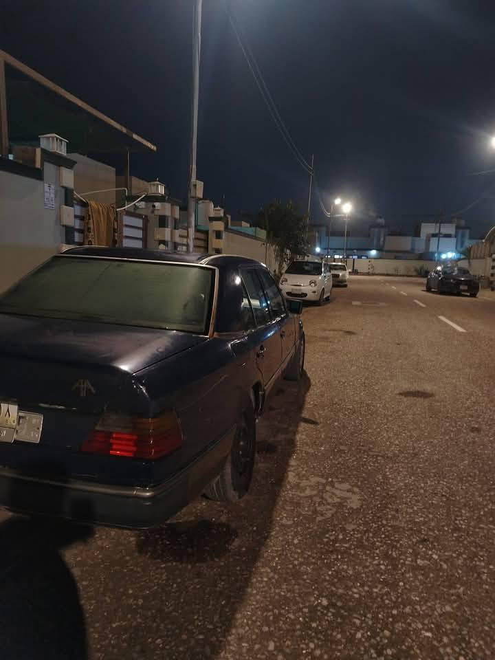 مرسيدس دب موديل 85
سياره مال تعمير الي تفيده يخابرني اتكفل مداور حداديه تعبانه سعر 24 مكان نجف 
***********
