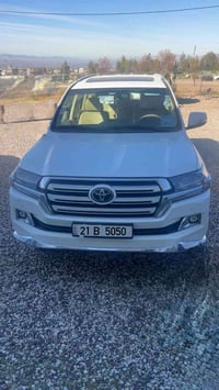 لاندكروزر • رقم مميز • بشرط تحويل