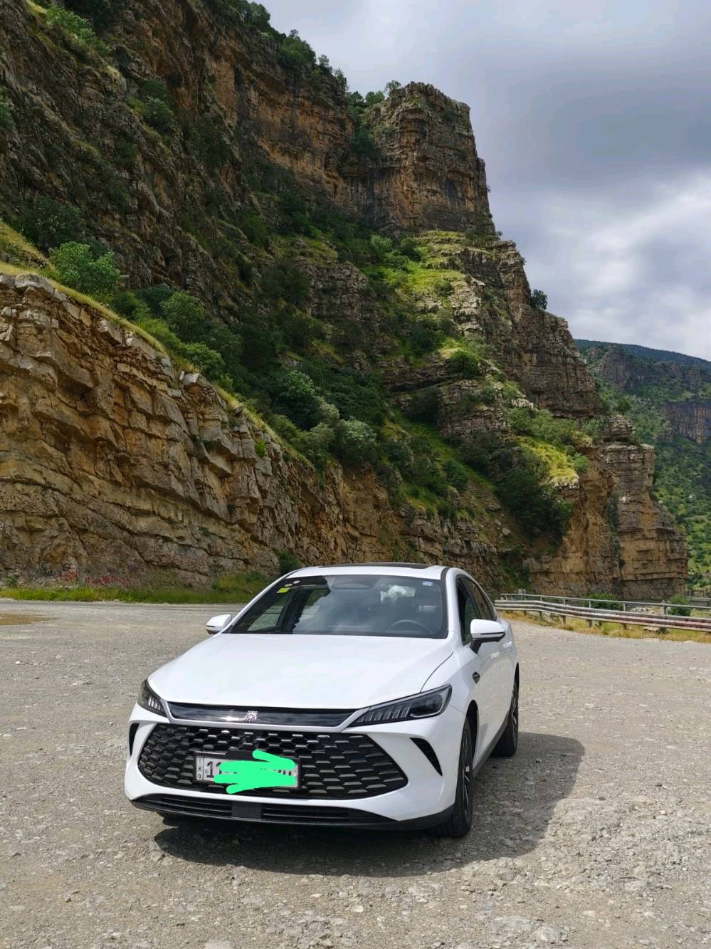 السلام عليكم.

BYD Ken Plus 2025

( السيارة فول مواصفات)

13 كامرة 
اوتو بارك 
قياده ذاتية 
مثبت سرعة 
فتحه سقف 
جام اوتو 4 
حساسات امامي خلفي 
كشن السايق كهرباء 
 
(مواصفات الفول معروفة مايحتاج اعدد بيهن بعد) 

بيها ملاحظة صغيرة بيها بارد بشفه البنيد فقط وباقي السيارة كفالة عامة 

(ماشية 5000كيلو ) 

السعر 23 مليون
رقم الهاتف ***********