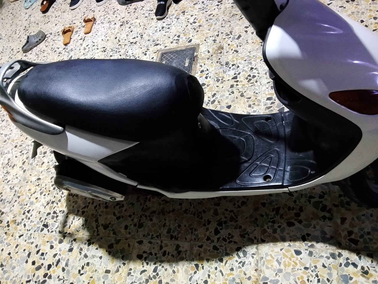 السلام عليكم دراجه لكزز للبيع دراجات نظيفه ما ناقص شي كهربائيات كامله ماكينه ما مفتوحه السعر 350 وبيها مجال العنوان ابو الخصيب البهادريه رقم ***********
