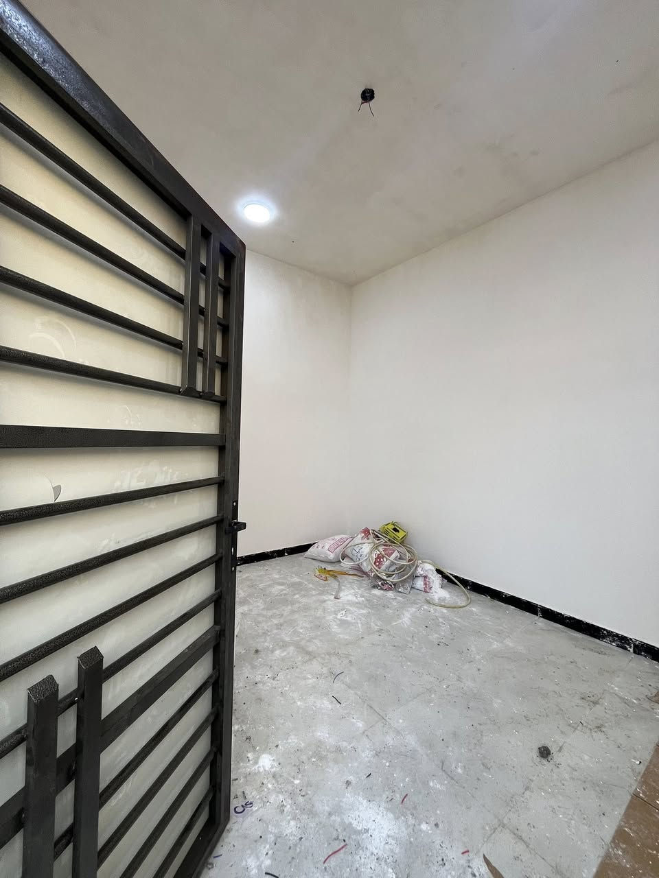 سلام عليكم بيت  البيع مساحه 112عنوان البصره شط العرب فيروزيه 2غرف نوم 2حمامات ديوانيه ومطبخ وصاله  سعر 55 وبي مجال لطيبين لاستفسار اكثر اتصل ***********
