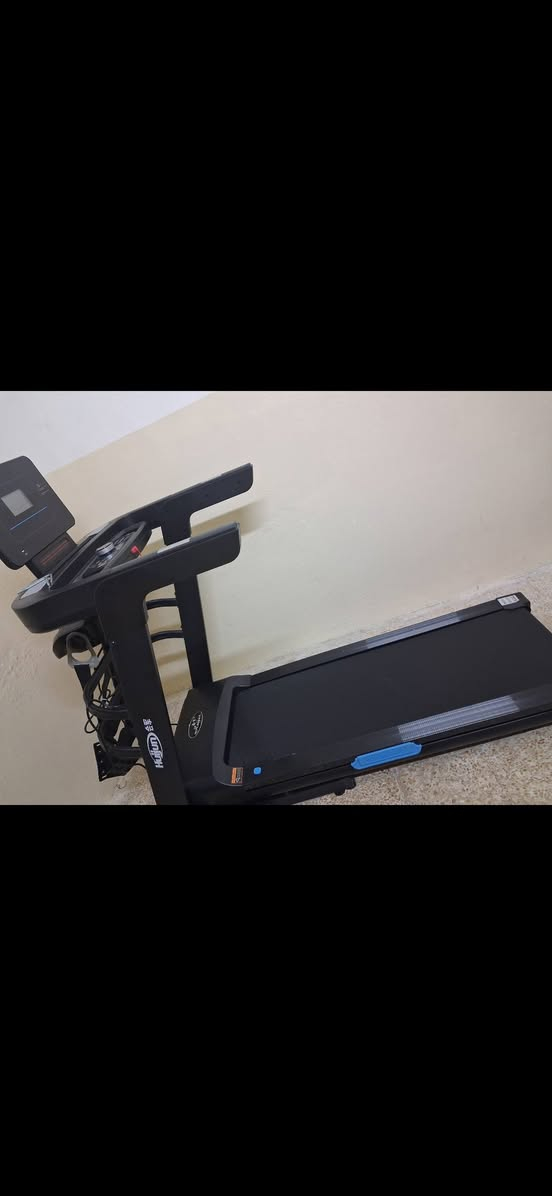 السلام عليكم
جهاز جري كهربائي يحتوي رجاج يتحمل 165 كيلو استخدام قليل تاريخ الشراء منذ ٢/١٥ ويحتوي  ضمان مدة ست شهور من تاريخ الشراء 

السعر 500 قفل 
يحتاج تبديل ماطور نحاسي لضمان عدم ارتياح الجهاز كل نص ساعة لهذا ابيع بهذا السعر ماكو هيج صراحة ترى 
***********
