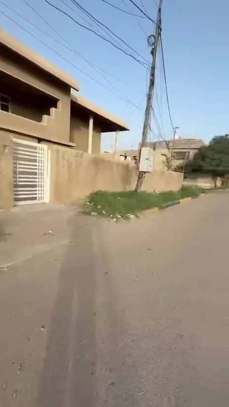 فرصة مميزة للإيجار في المنصور – البيجية، قرب كلية التراث الجامعة وعلى الشارع العام

دار فخم بمساحة ٦٤٠ متر بموقع تجاري وسكني نادر، مناسب للشركات الراقية، المكاتب، العيادات، المراكز أو سكن عائلي مميز.

▫️ ٥ غرف نوم
▫️ صالتين كبار
▫️ كراج يتسع لـ ٥ سيارات
▫️ حديقة داخلية وخارجية واسعة
▫️ واجهة ممتازة وموقع حيوي جدًا
▫️ يصلح لجميع الاستخدامات التجارية والسكنية

موقع استراتيجي على الشارع العام، قريب من الخدمات والطرق الرئيسية، فرصة قوية لأصحاب الأعمال والسكن الراقي.

📞 ***********
نستقبل جميع العروض والطلبات — بيع | إيجار | إدارة عقارات
