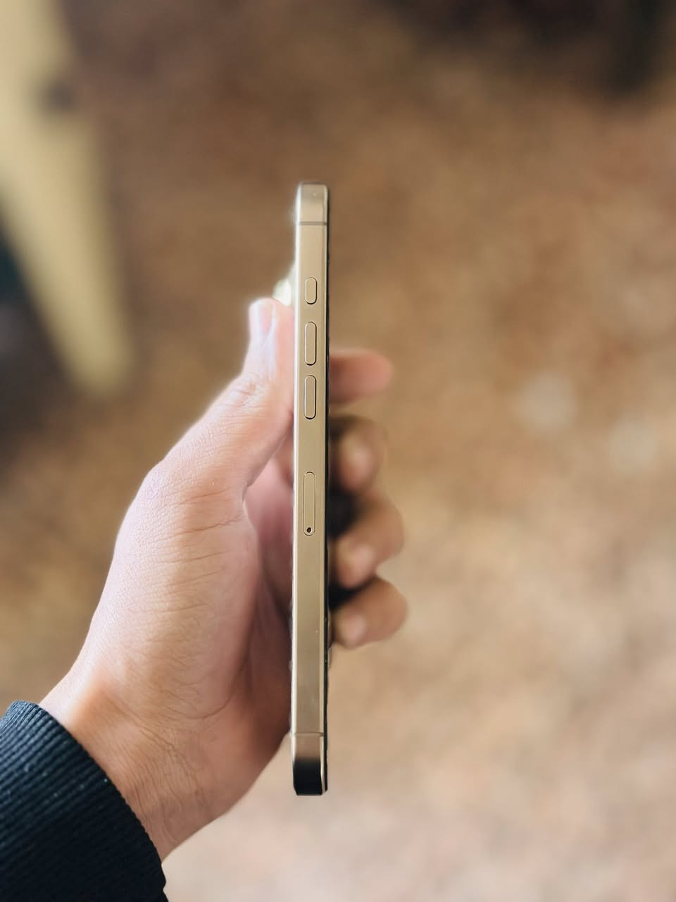 السلام عليكم . ايفون 16 برو ماكس ذ 256 بطاريه 91 الجهاز جديد مابي شي بس هذا الشخط الي بلشاصي مبين بلصوره خفيف كلش مجرد شخط بسيط الجهاز جديد مكفول من الفتح ومن اي شي نضيف كلش الاستفسار الاتصال ***********
