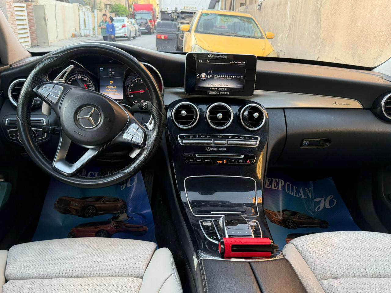 السلام عليكم 
مارسيدس c300 2016 
للبيع او مراوس 
صور الحادث بالمنشور 
وارد امريكي بنيد مبدل 
جاملغ الصدر مبدل ومصبوغ ايرباك دركه 
ماشيه 65 الف مايل 
بيها كلير باب سايق 
جاملغ خلفي صبغ 
فول مواصفات 
  ماعدى بانوراما
دبل ماوس 
داخل بيجي 
كشنات تحكم كهربائي 
بدي كت AMG 
وباقي المواصفات معروفه 
سياره جاهزه للاخير بدون اي نقص 
السعر 175ورقه 
مكانه بغداد بسمايه 
*********** بغداد, العراق
