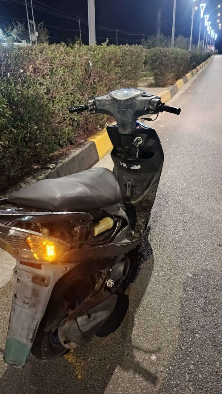 السلام عليكم شباب ماكس عدله دراجه مال حاويه بس كفراتها اني فاتحهن  جديده لوك بعدها برغي ما مبدل بيها كفاله مكينه كهربايات كلها عله وضع الشركه داخلها املح ختم واحد دراجه نكره سلف وجديده وناعمه مكاني ديالى بلدروز سعر خاص رقمي ***********
