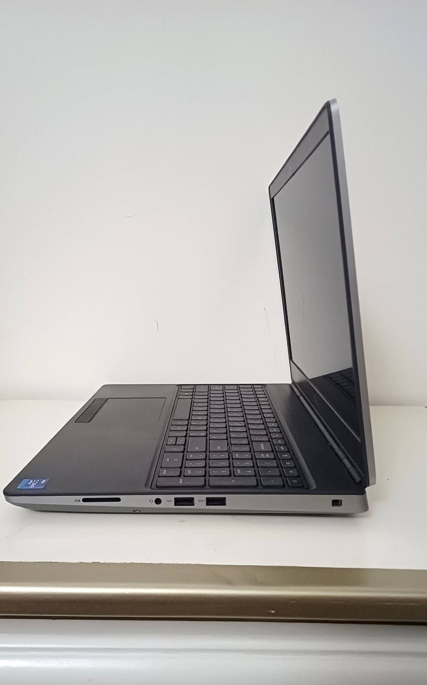 💻 Dell Precision 7560
🔥 محطة عمل احترافية مخصصة للتصميم، الهندسة، البرمجة، والمونتاج الثقيل

✔️ المعالج: Intel Core i7 الجيل الحادي عشر
✔️ حرف المعالج: H – أداء عالي للبرامج الثقيلة
✔️ الرام: 16GB DDR4
✔️ التخزين: 512GB SSD سريع
✔️ كارت الشاشة الداخلي: Intel Graphics 8GB Shared
✔️ كارت الشاشة الخارجي: NVIDIA RTX A2000 4GB احترافي
✔️ الشاشة: 15.6 إنج FHD

🔹 الحالة: وارد اوربي غير مستعمل بالعراق (كالجديد) نظافة 95% فما فوق 
🔹 البطارية: (ضمان ساعه فما فوق)

🔷️ السعر الكلي : 775.000 الف دينار 
(شامل التوصيل مجاني مع هدايا حقيبة وماوس )

■ ضمان(١) فحص وتشغيل امام المندوب 
■ ضمان(٢) استخدام اسبوعين اي خلل مصنعي يتم الاستبدال بنفس الموديل


**إذا كنت صاحب هذا الإعلان وتريد حذفه لأي سبب، رجاءا أرسل رسالة إلى الدعم الفني**