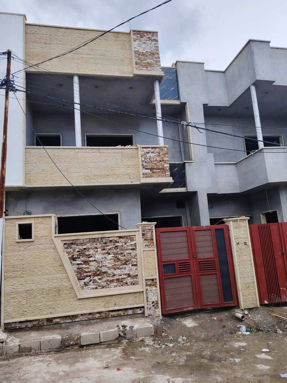بيت للبيع قيد الانشاء شغل فول كامل خدمات ماء كهرباء تبليط نظام تيك توك كاميرات سبالت جمعيه جمعيه الزراعه خلف معمل غاز التوفيق مساحه 106 متر سعر 65وبي مجال للاستفسار اتصال على الهاتف *********** بي واتساب *********** مراجعه مكتب صكر الهاشمي

