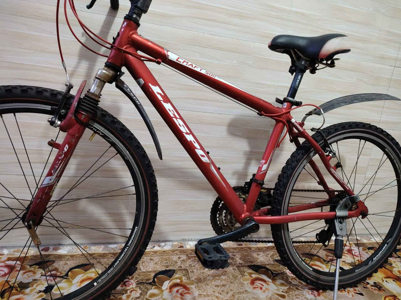 دراجه جبلي نوع LESPO  

معدن فافون 

دبل شغال

كير سحب دفع 3  امامي 7 خلفي 

السعر  100 وبي مجال 

العنوان بغداد حبيبيه  الرقم الهاتف  ***********
