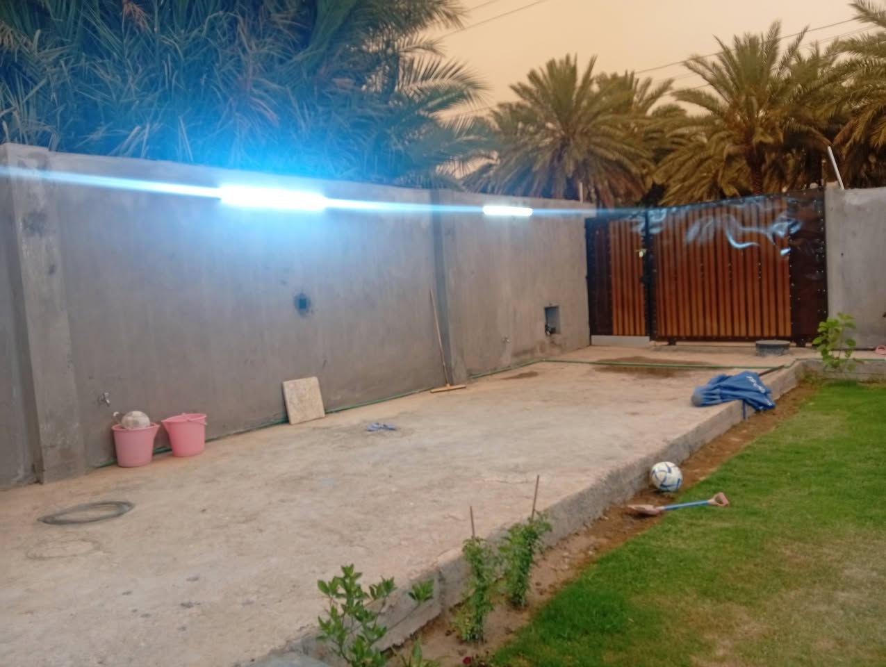 السلام عليكم قطعه ارض للبيع المساحه 320متر تحتوي على دار مساحه البناء 130 بناء طابوگ  درجة اولى متكون من 2غرف نوم 5/4صاله واسعه  ا ستقبال  مطبخ وصحيات  البيت كامل نقص فقط بوب داخليه. وصحيات خارجيه اضافه الى حديقه مرتبه البيت مسيج طابوگ درجة اولى سند 25 مكاتبه إقرار محكمة المكان الدوره البوعيثه قرب مدرسه الاحرار بلضبط
السلام عليكم قطعه ارض للبيع المساحه 320متر تحتوي على دار مساحه البناء 130 بناء طابوگ  درجة اولى متكون من 2غرف نوم 5/4صاله واسعه  ا ستقبال  مطبخ وصحيات  البيت كامل نقص فقط بوب داخليه. وصحيات خارجيه اضافه الى حديقه مرتبه البيت مسيج طابوگ درجة اولى سند 25 مكاتبه إقرار محكمة المكان الدوره البوعيثه قرب مدرسه الاحرار بلضبط 
للاستفسار الاتصال على الرقم التالي 
☎️ ***********

