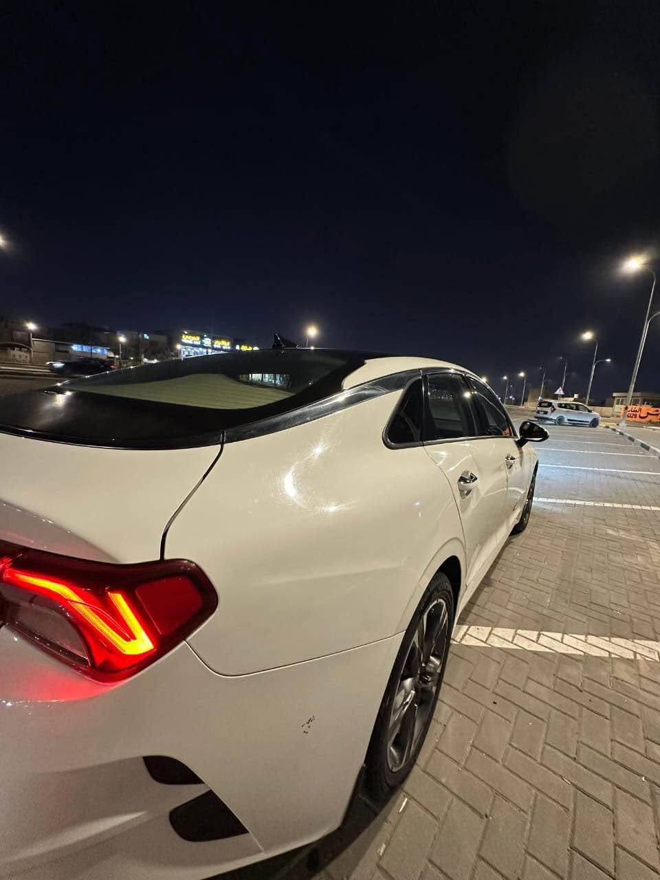 السلام عليكم 
كي فايف خليجي 2021 
السياره مال اقصاد استقطاع مباشر باقيلها سنه تقريبا 
بيها باردات 3 صغار مابينات
وبيها ببداية البنيد تكحيل او جزء صبغ 
والباقي كفاله
السياره فول الفول اعلى فئة بالخليجي
بصمه وشاشه وتشغيل عن بعد
حساسات اماميه وخلفيه
بانوراما 
كشنات جلد
كشنات كهرباء 
ماشية 88 كم حقيقي 
سعرها 165 وبيها مجال بسيط
*********** البصرة, العراق
