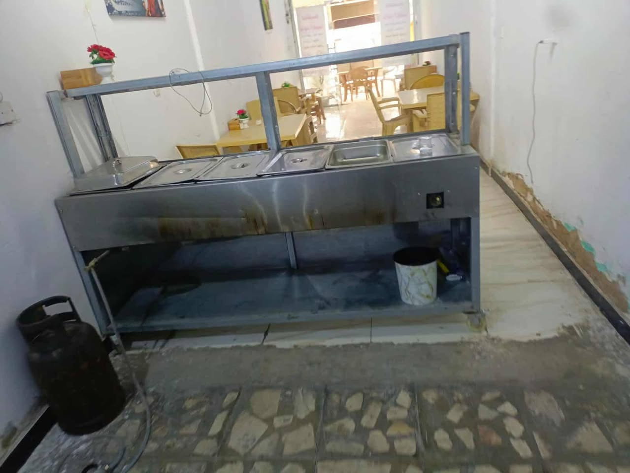 غراض مطعم للبيع  نضافه فول سعر كلهن مليون و100العنوان بهرز او لاتصال على رقم ***********
