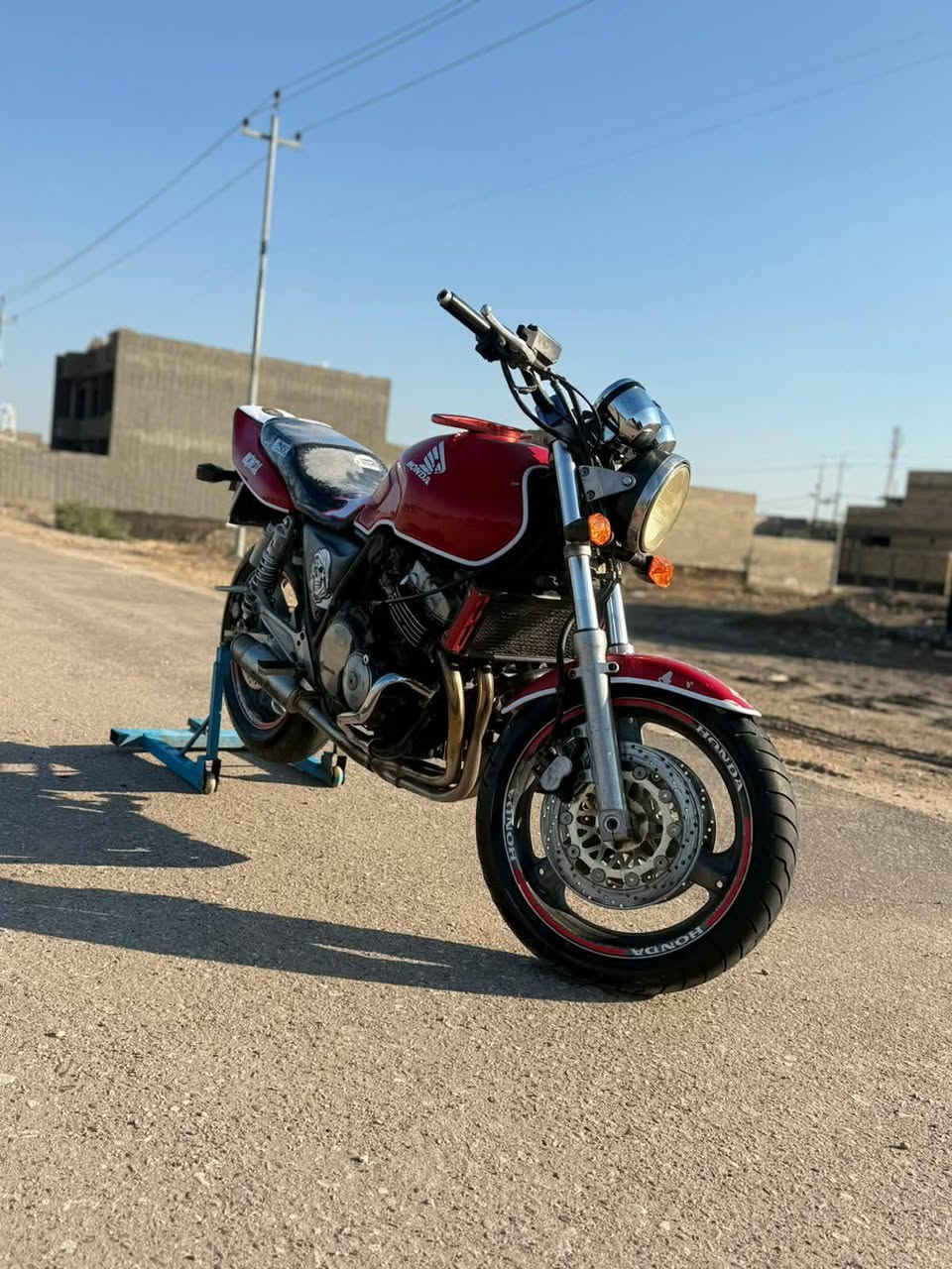 السلام عليكم ورحمه الله/امروتك مو شراي لتخابرني وتعبني. دراجه مكفوله
سيبي فور 400 جيل اول 16 ولف
للبيع بيها كمرك مدفوع
عليها ادامه كامله
سعرها1650وبيها مجال حك الجيه
مكاني بابل 
اتصل وعيوني لك 
***********
***********
