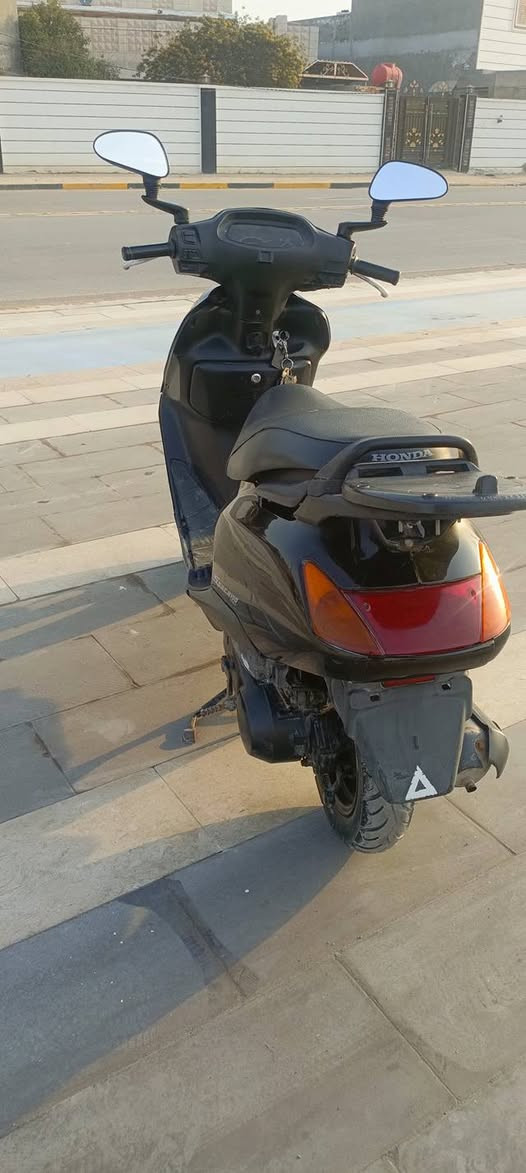 سلام عليكم 
سبيسي ياباني
دراجه نضيفه كلش
المكينه مفتوحه ناعمه كلش
 كهربائيّة كله شغاله نكره سلف 
كفرات كله مختم 
دراجه كامله خير من الله 
سعر // 600 وبيه مجال 
عنوان// واسط قضاء الحي
رقم // *********** بي واتساب
