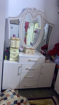 غرفه • نضيفه • كونتر مكسور