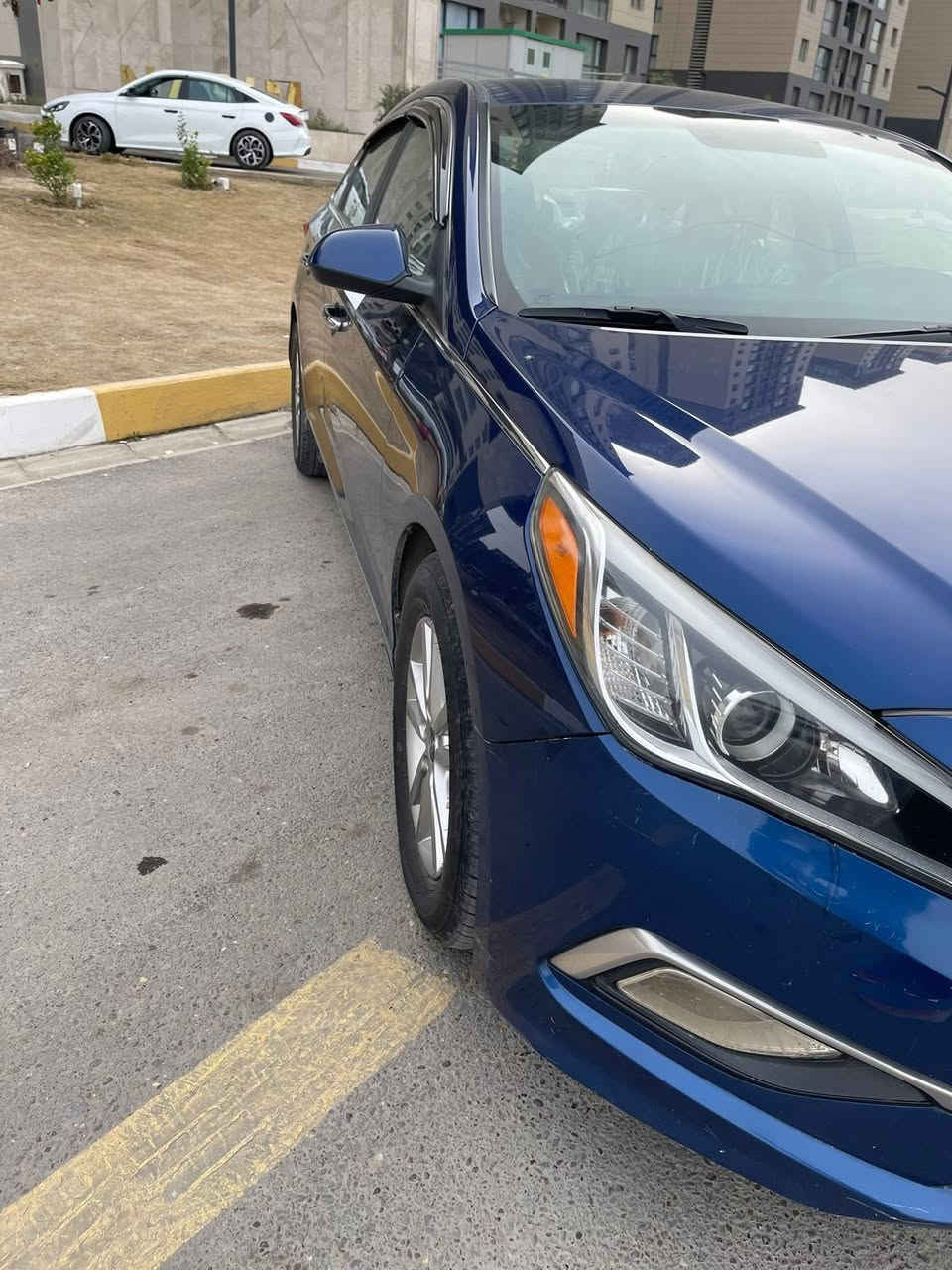 سوناتا موديل 2017 ماشية 114 ميل وارد امريكي كلين داخله للعراق وهنا صار بيه حادث جاملغ خلفي فقط من الخارج بدون داخل وقبق جنطه مصبوغ بسبب الجراد سونار موجود بعده جديد مواصفات عاديه تحكم ستيرن مثبت سرعه 3 انظمة قياده شاشه وكامره خلفيه العنوان بابل المسيب ***********
